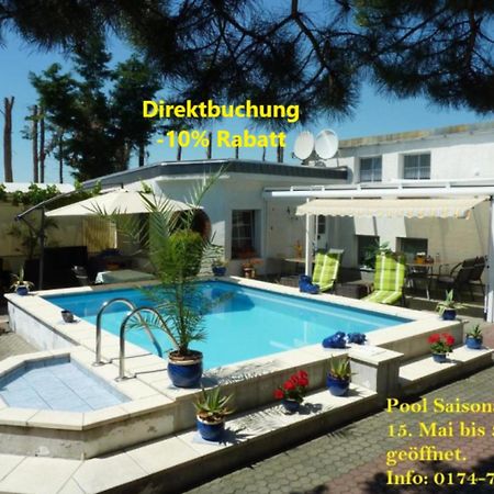 Pension Muench "Am Anger" Neuseusslitz Bagian luar foto